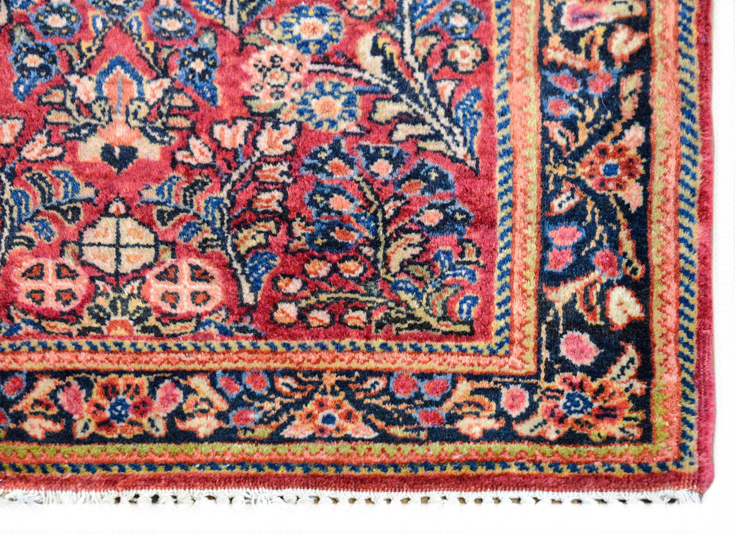 Early 20th Century Sarouk Rug For Sale
