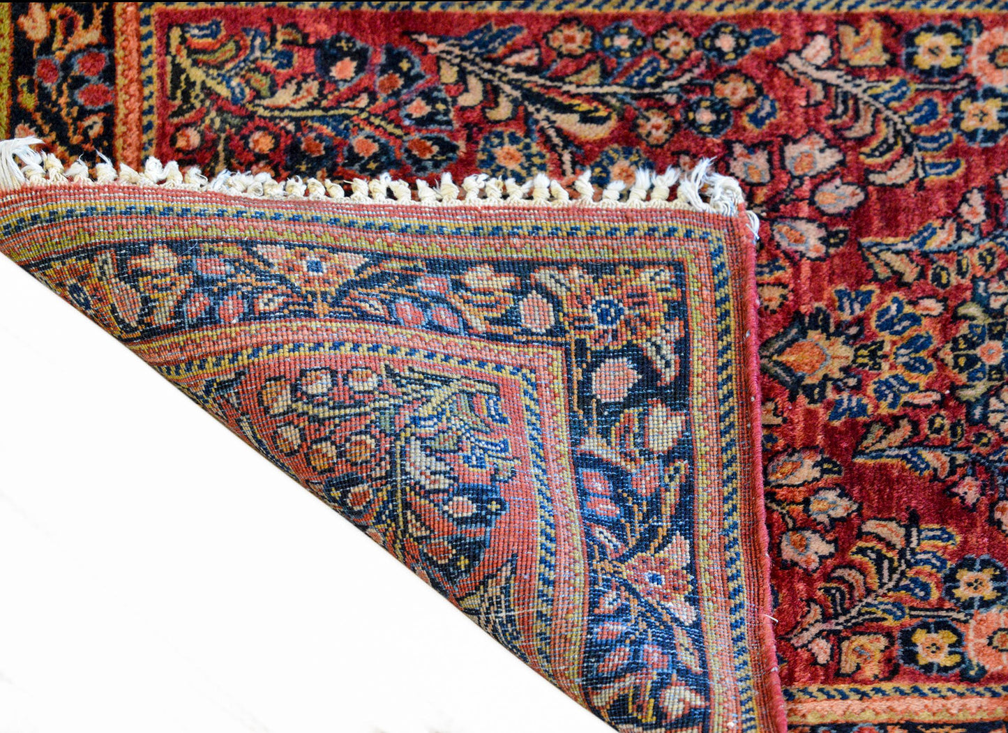 Early 20th Century Sarouk Rug For Sale