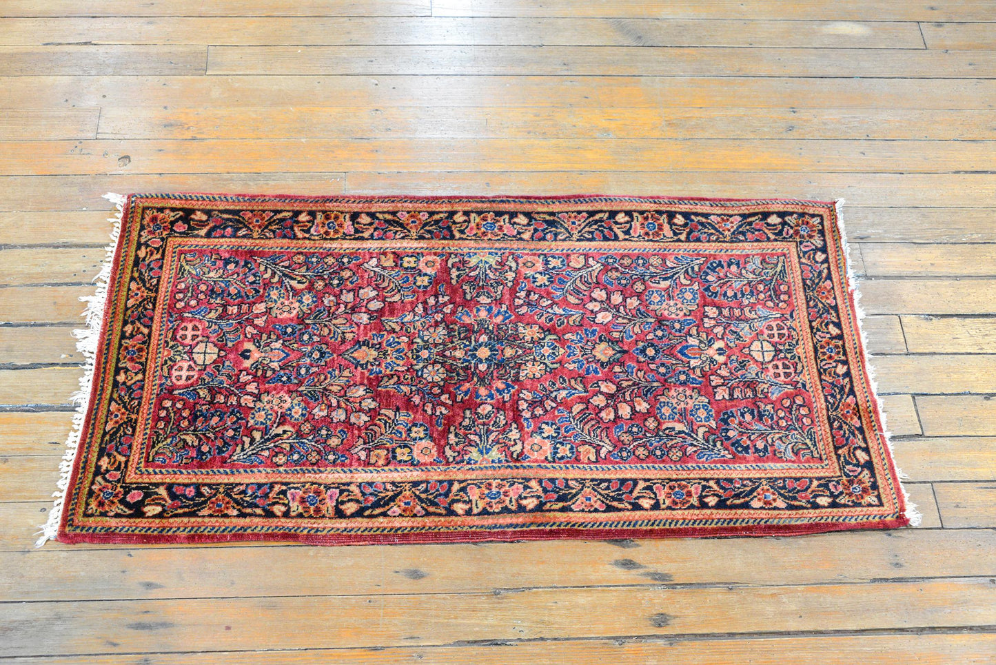 Early 20th Century Sarouk Rug For Sale