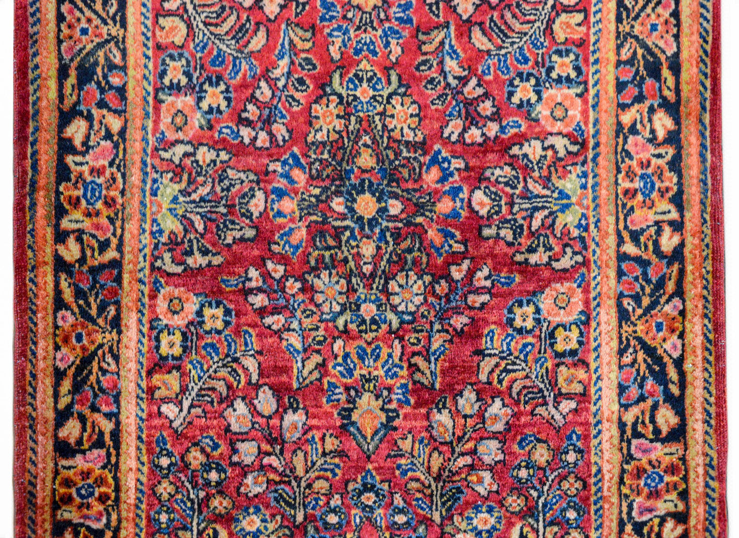 Early 20th Century Sarouk Rug For Sale