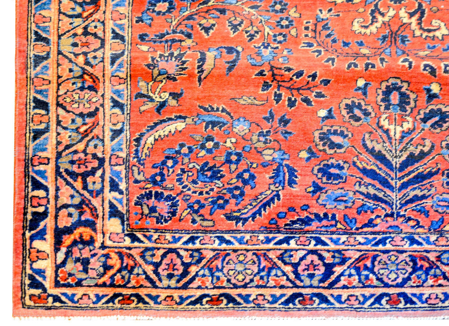 Early 20th Century Sarouk Rug For Sale
