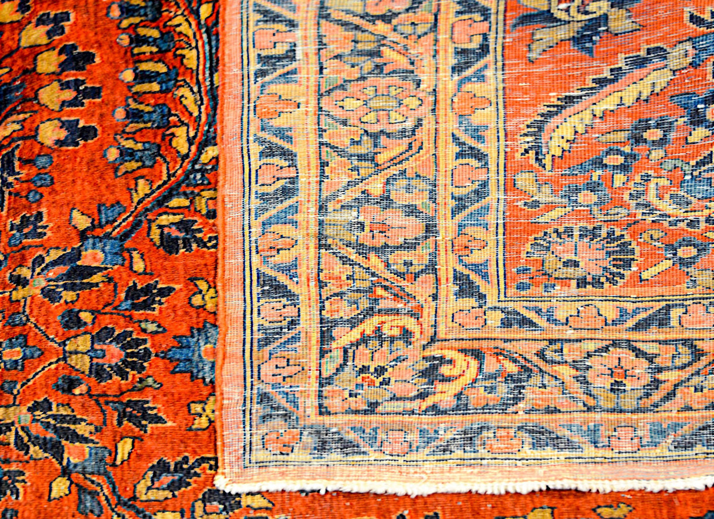 Early 20th Century Sarouk Rug For Sale