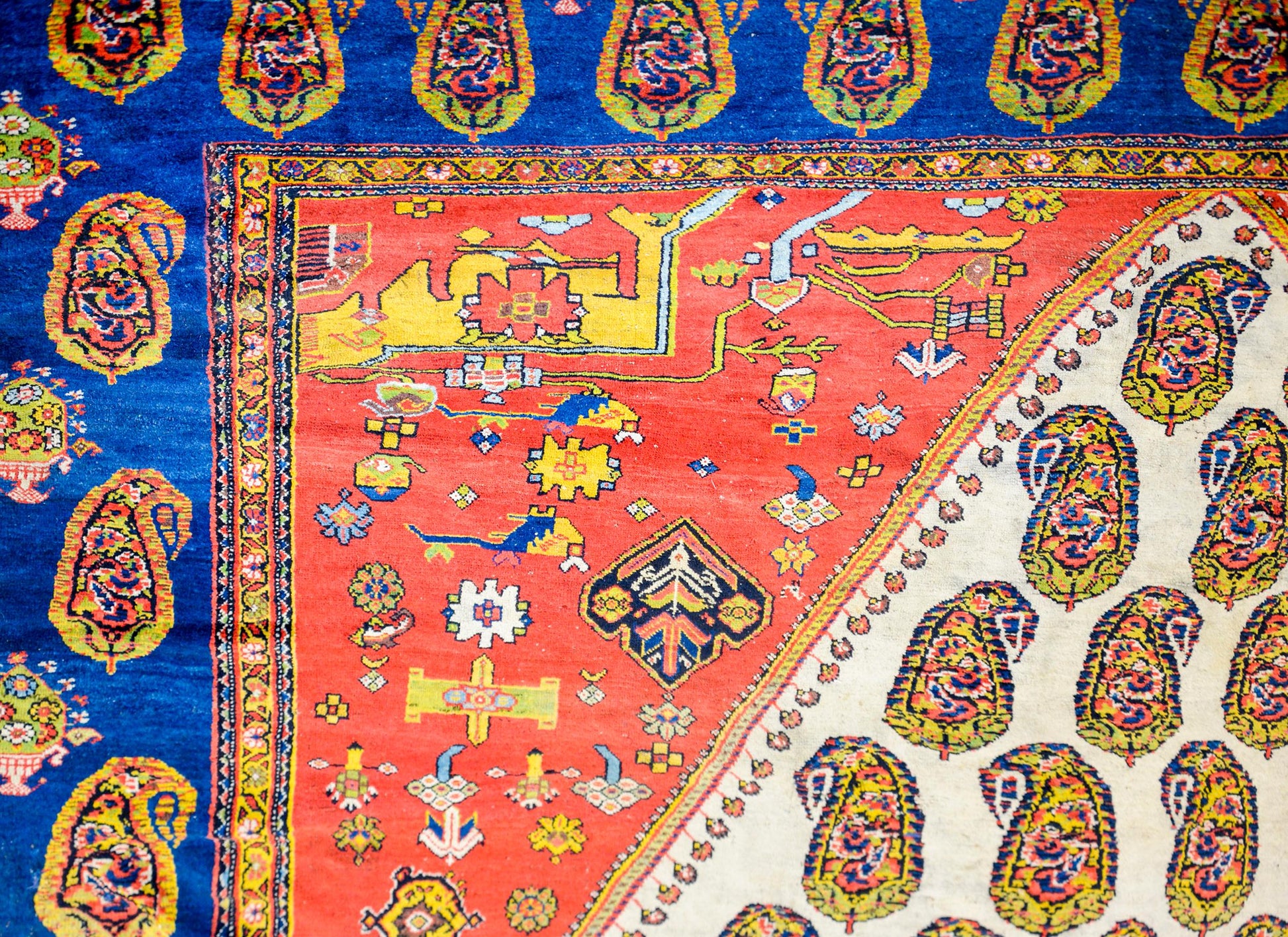Early 20th Century Khamseh Rug For Sale