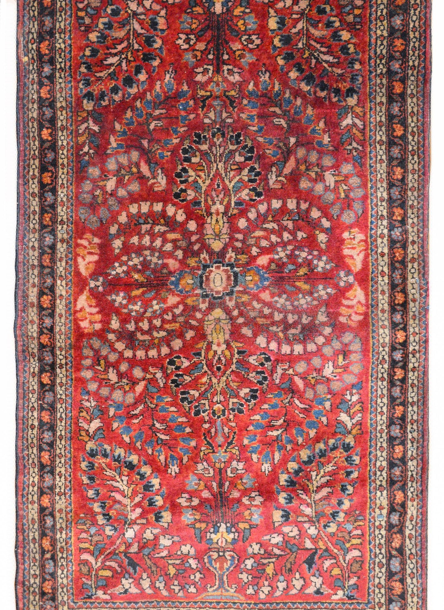 Gorgeous Early 20th Century Sarouk Rug For Sale