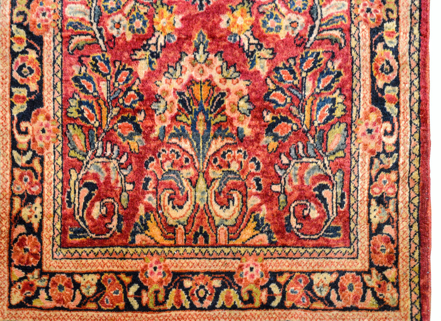 Early 20th Century Sarouk Rug For Sale
