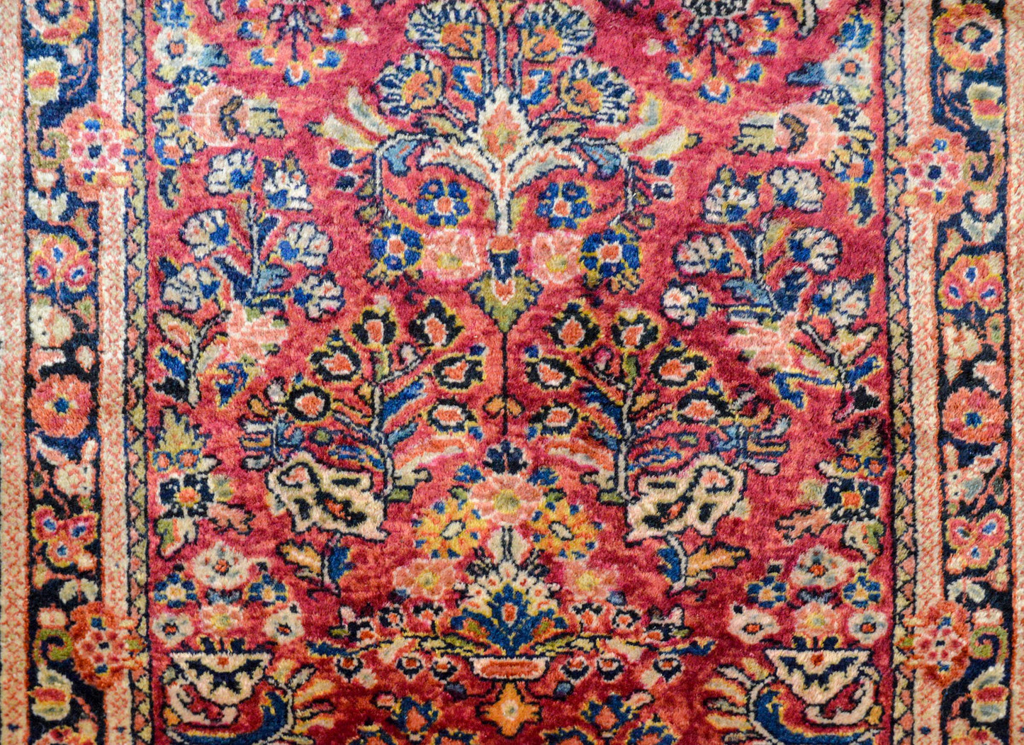 Early 20th Century Sarouk Rug For Sale