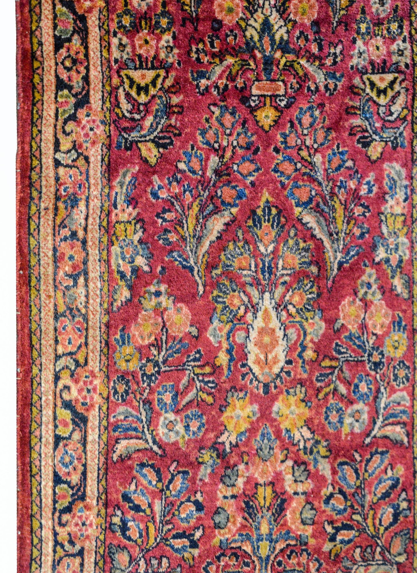 Early 20th Century Sarouk Rug For Sale
