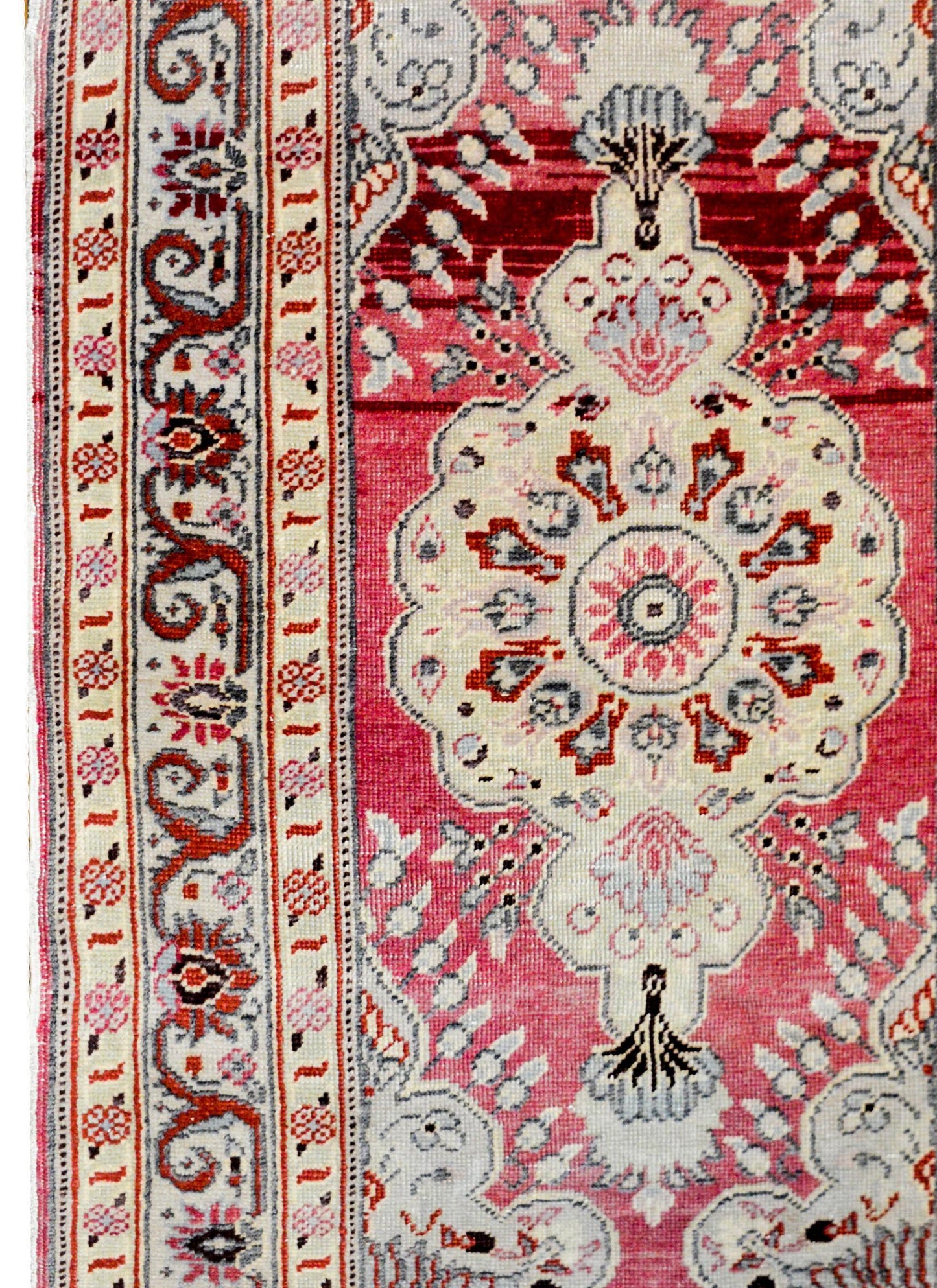 Beautiful Early 20th Century Tabriz Rug For Sale