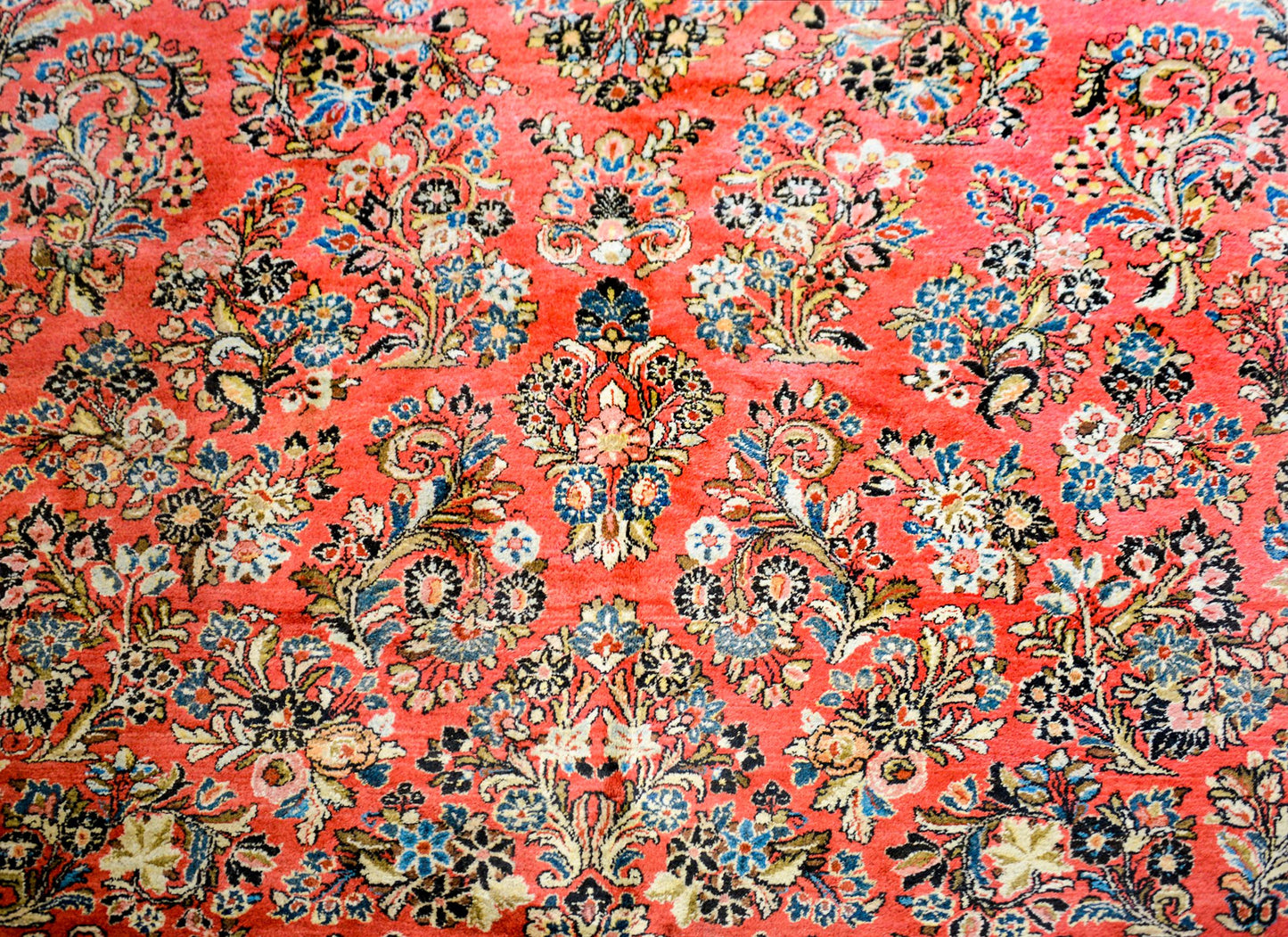 Beautiful Early 20th Century Sarouk Rug For Sale