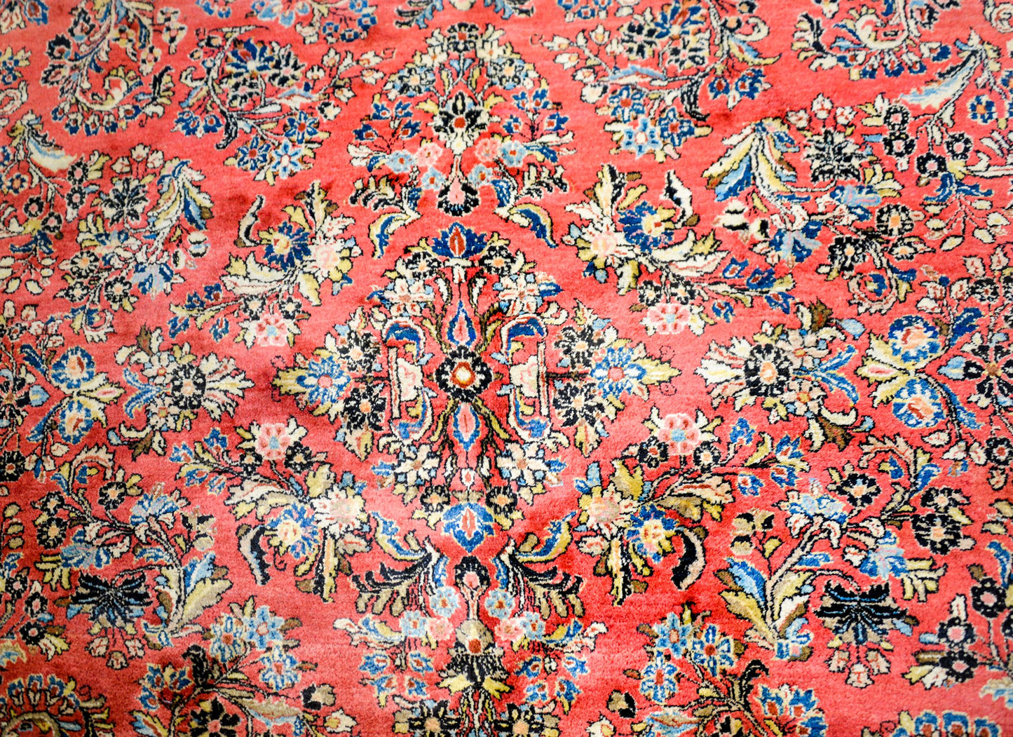 Beautiful Early 20th Century Sarouk Rug For Sale