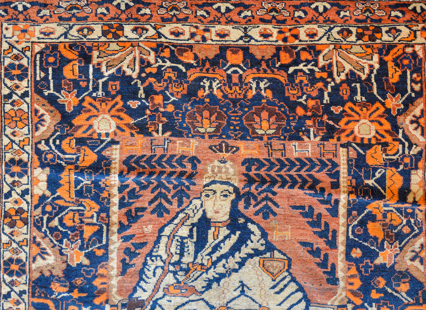 Early 20th Century Pictorial Qashgai Rug For Sale