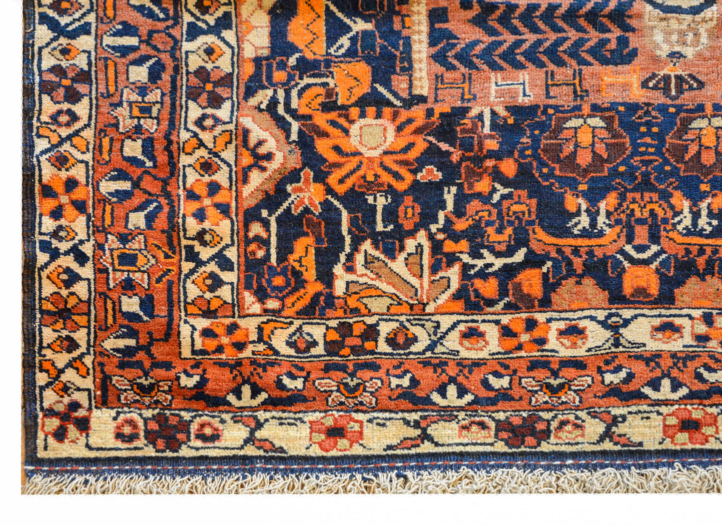 Early 20th Century Pictorial Qashgai Rug For Sale