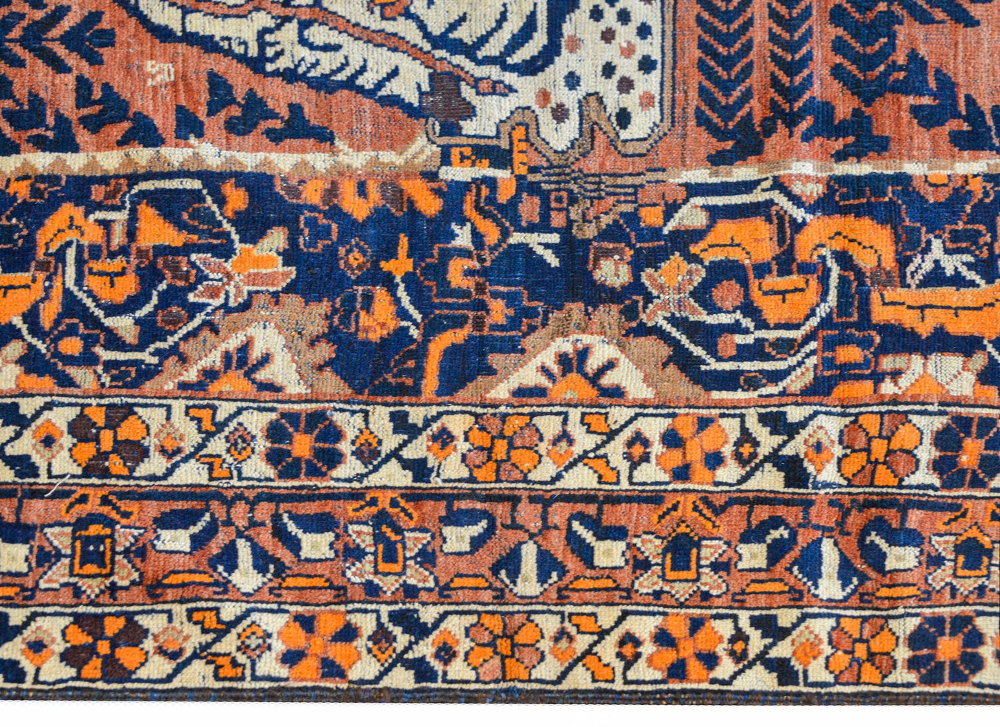 Early 20th Century Pictorial Qashgai Rug For Sale