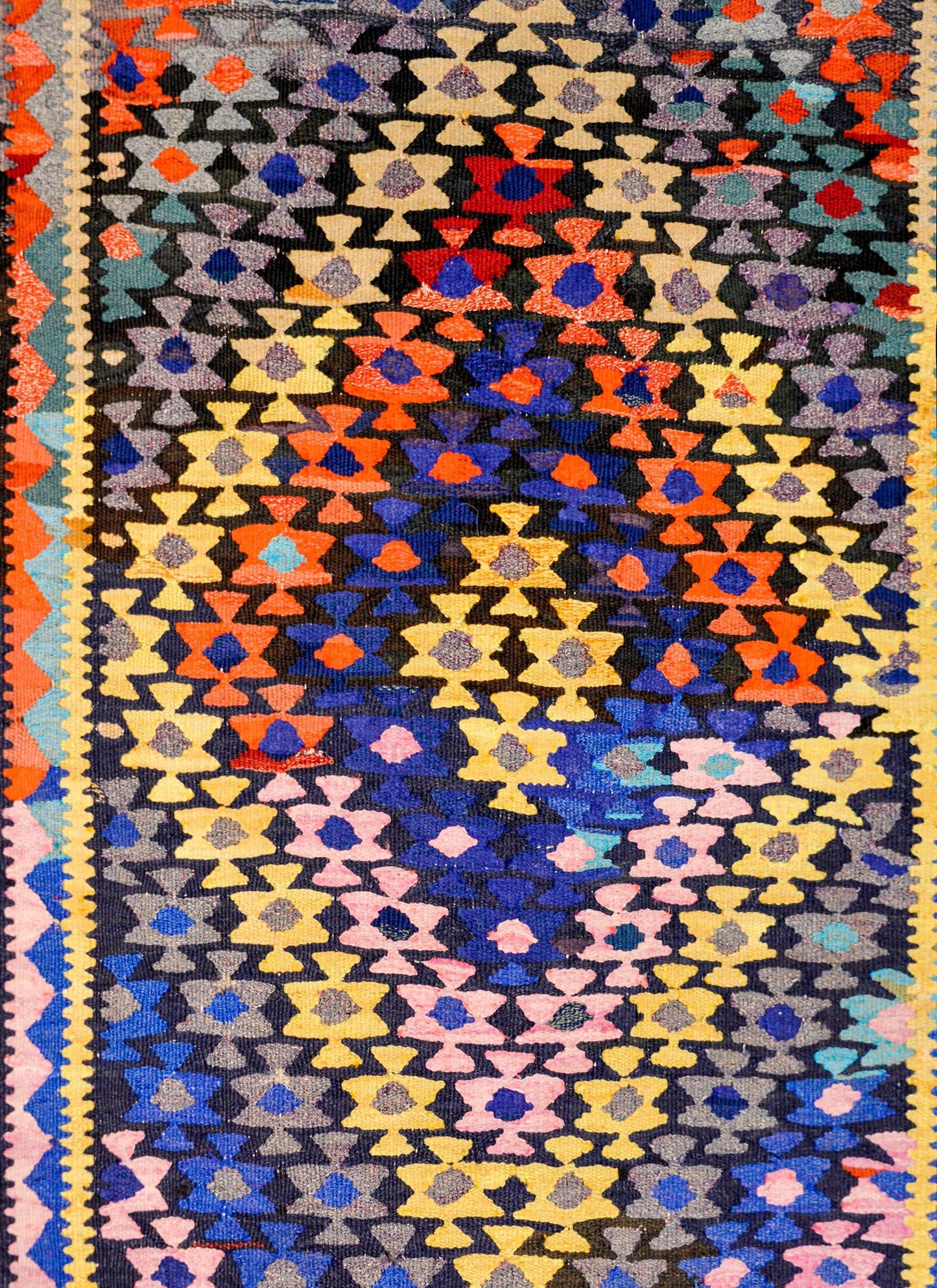 Early 20th Century Qazvin Kilim Rug For Sale