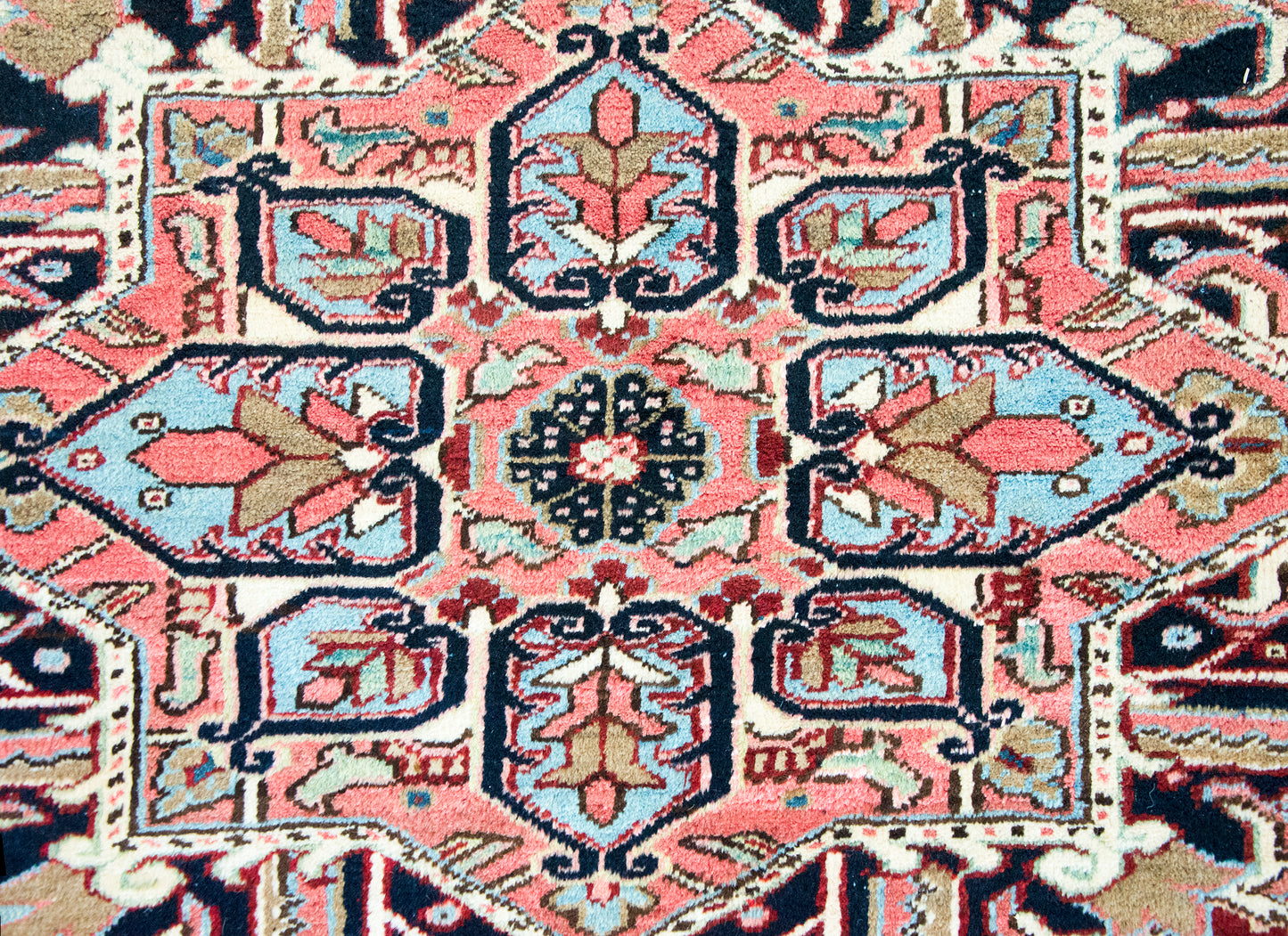 Mid 20th Century Persian Heriz Rug For Sale