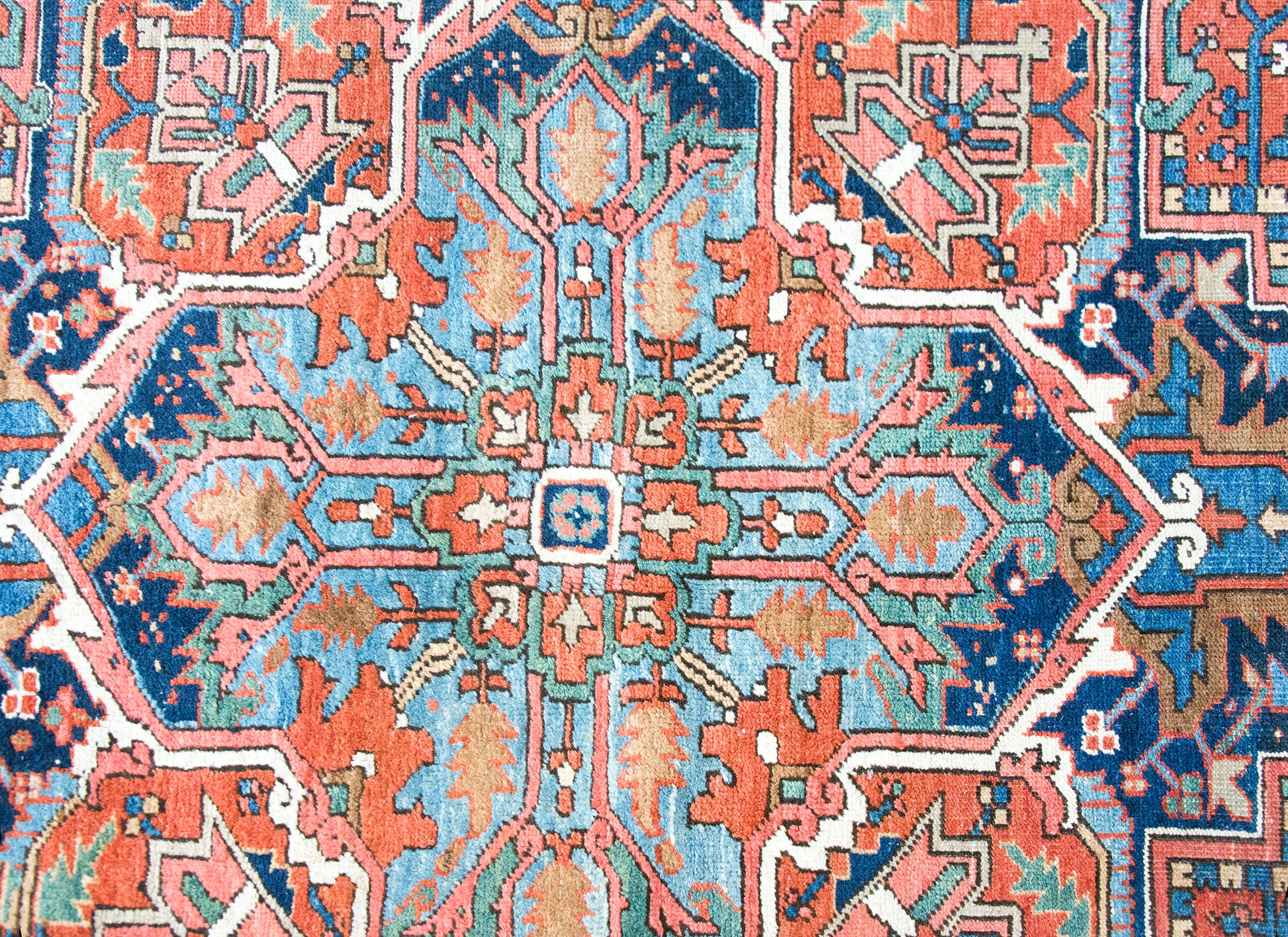 Early 20th Century Persian Heriz Rug For Sale