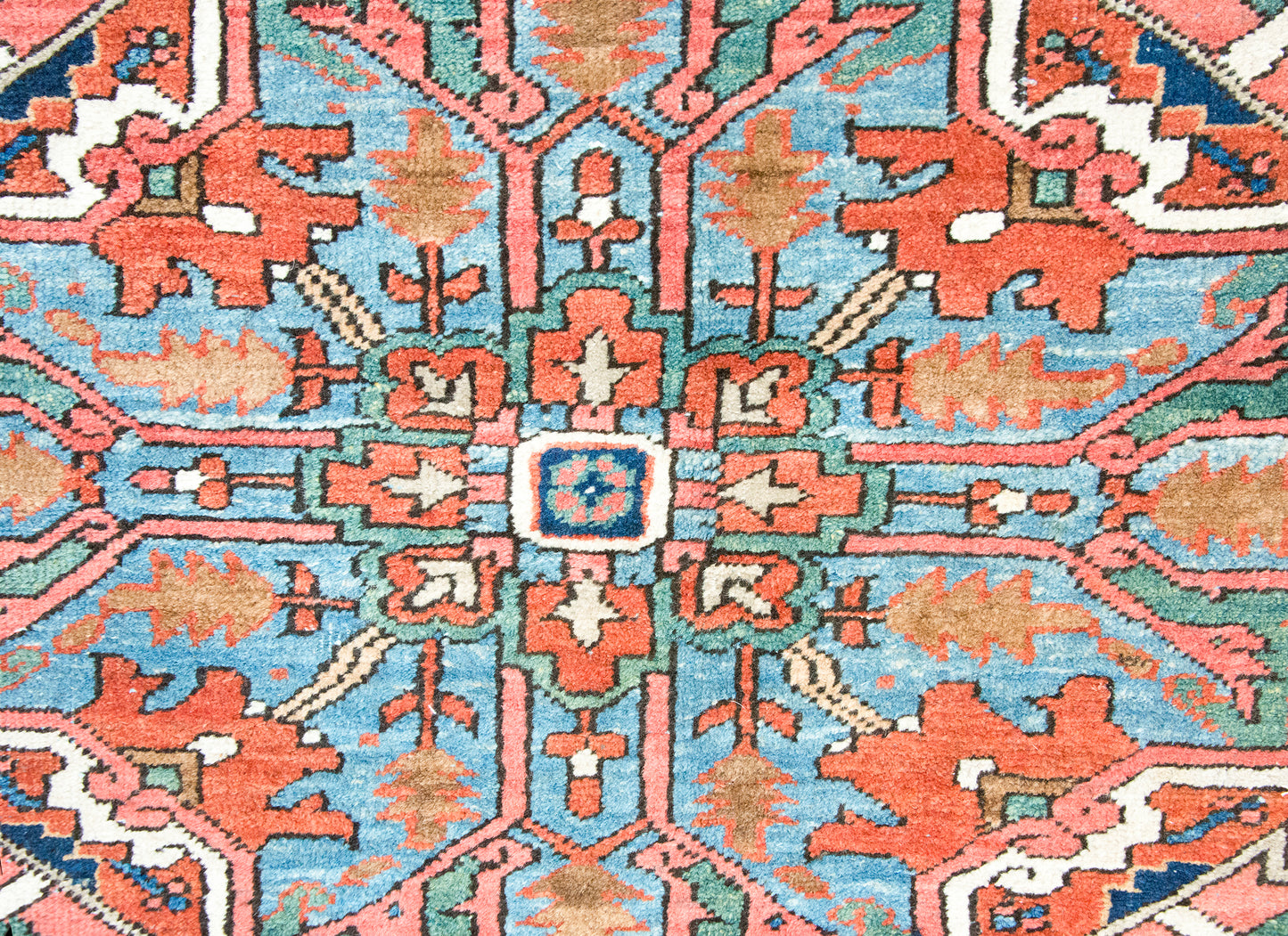 Early 20th Century Persian Heriz Rug For Sale