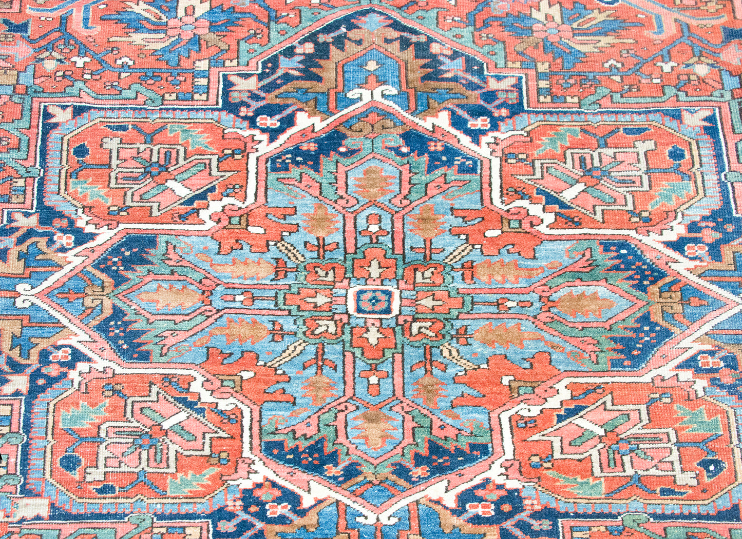 Early 20th Century Persian Heriz Rug For Sale
