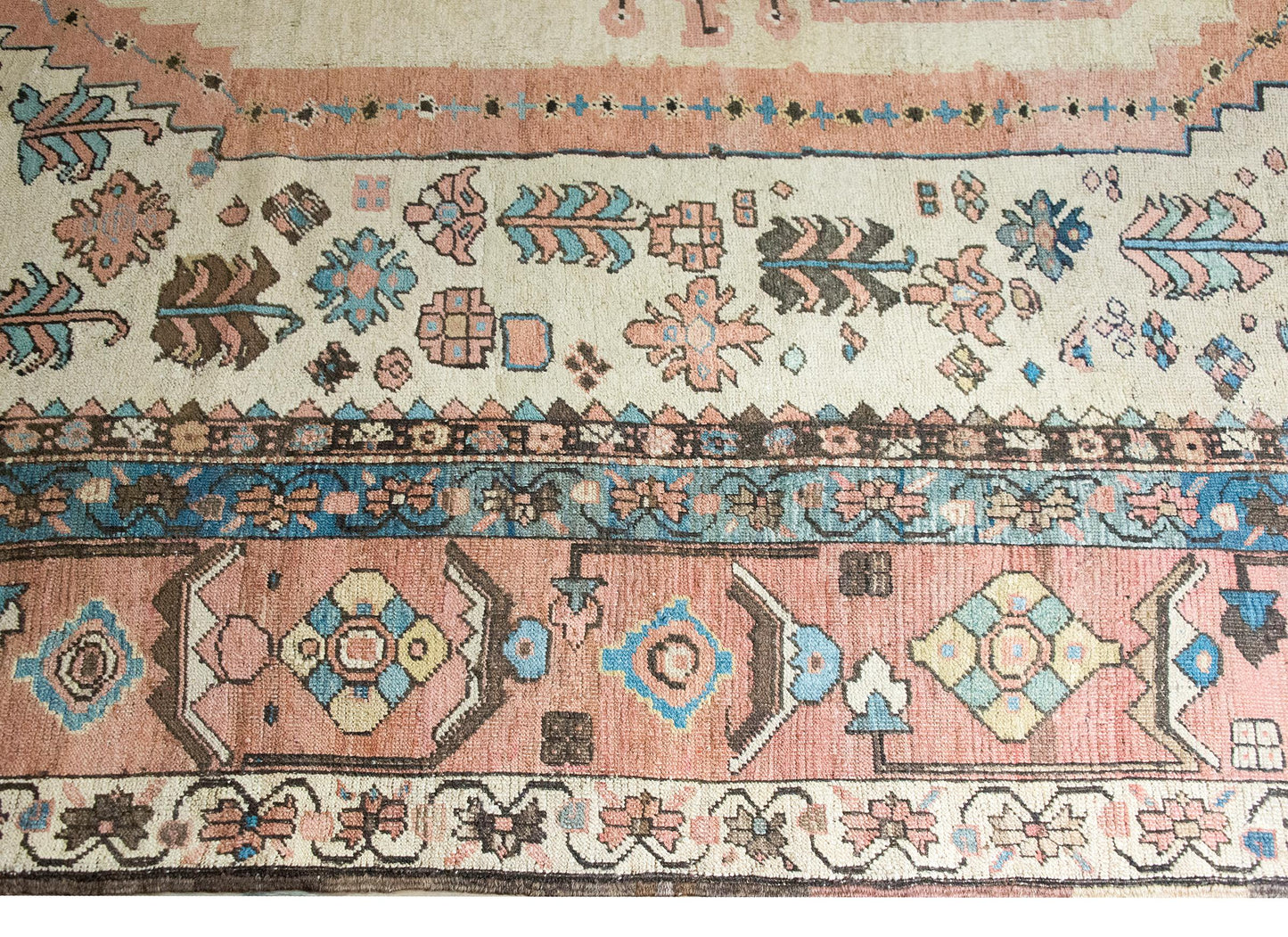 Late 19th Century Persian Bakhshaish Serapi Rug
