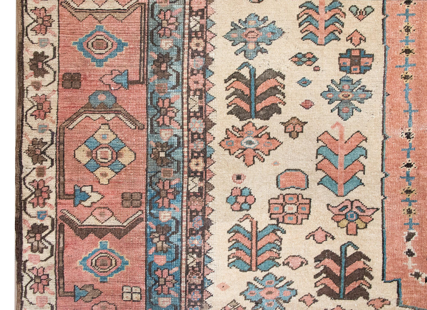 Late 19th Century Persian Bakhshaish Serapi Rug