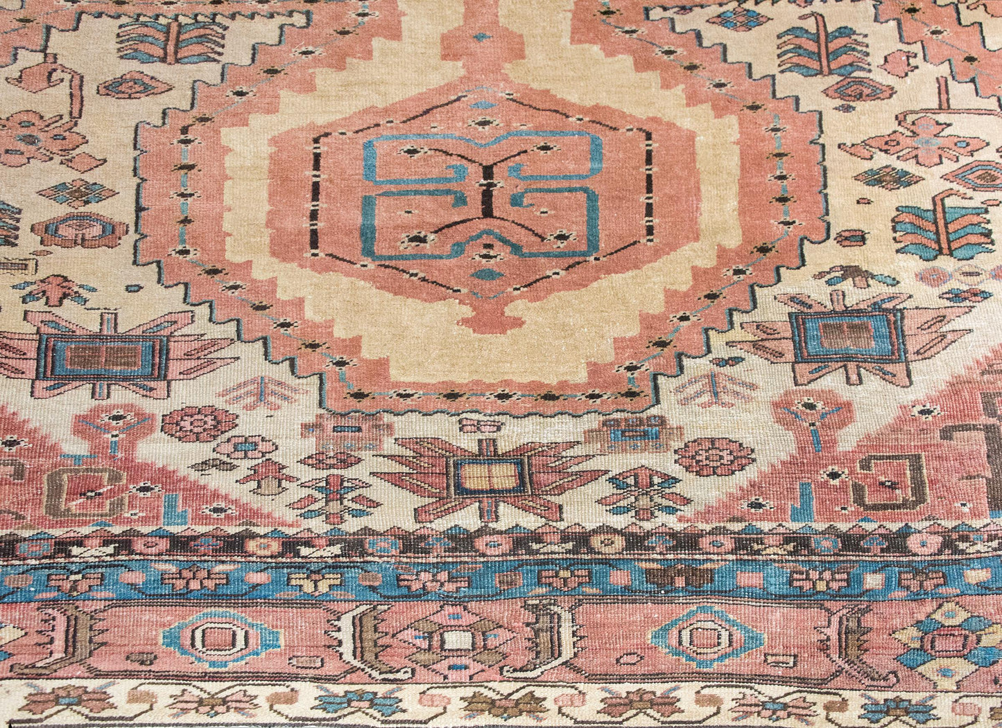 Late 19th Century Persian Bakhshaish Serapi Rug
