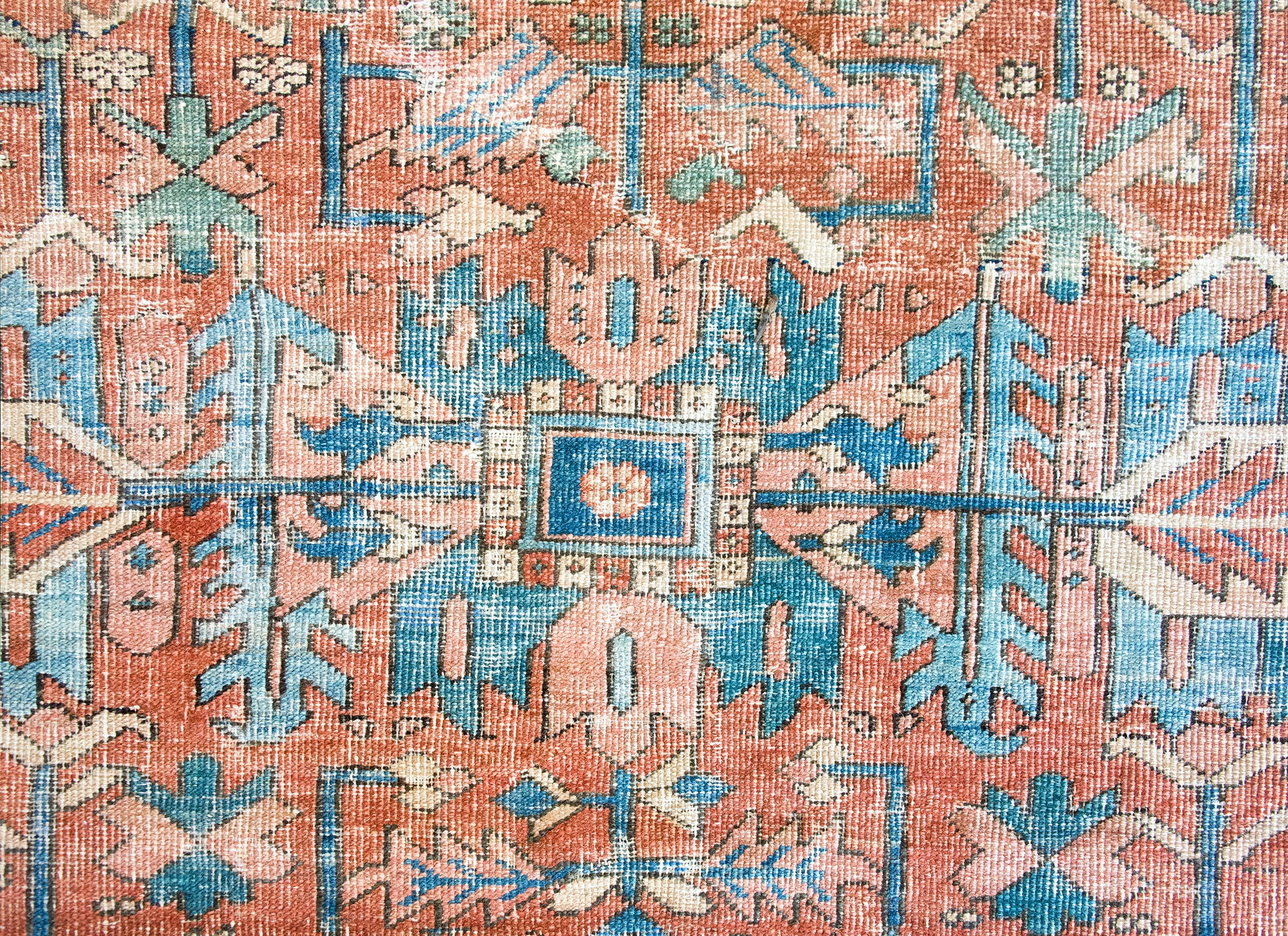 Early 20th Century Persian Heriz Rug For Sale