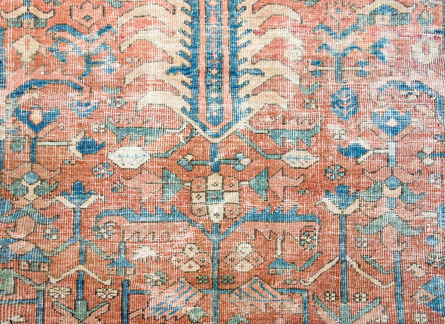 Early 20th Century Persian Heriz Rug For Sale