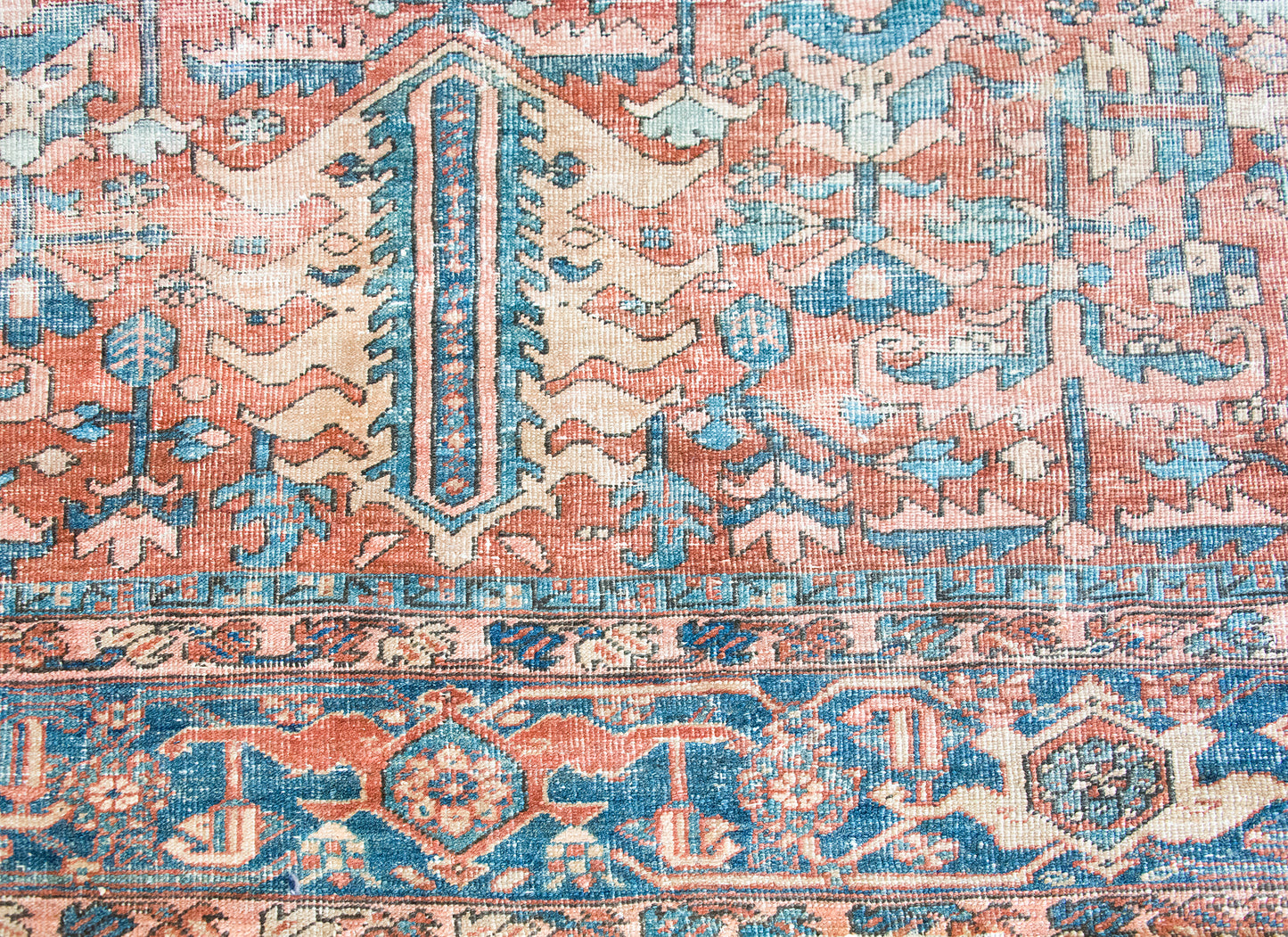 Early 20th Century Persian Heriz Rug For Sale