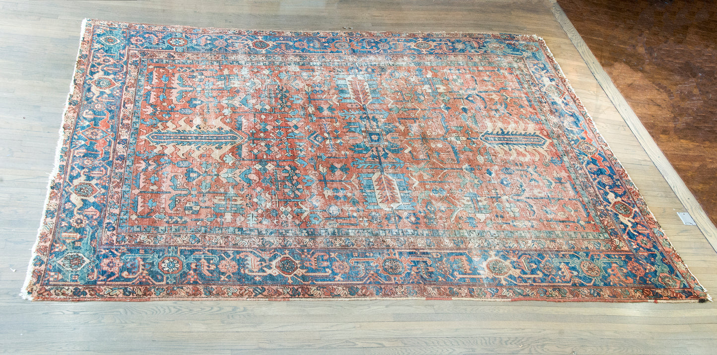 Early 20th Century Persian Heriz Rug For Sale