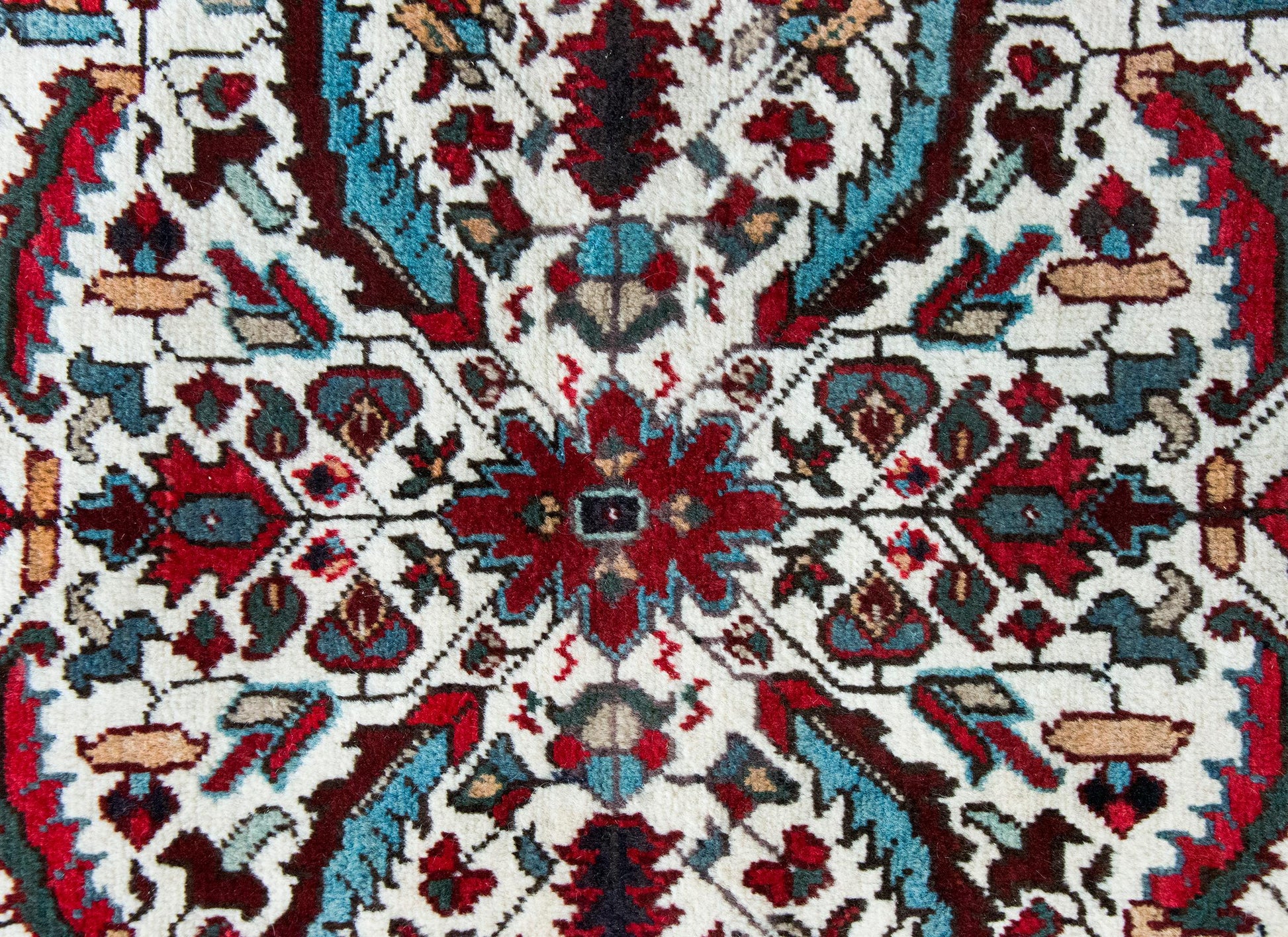 Vintage Persian Heriz Rug For Sale