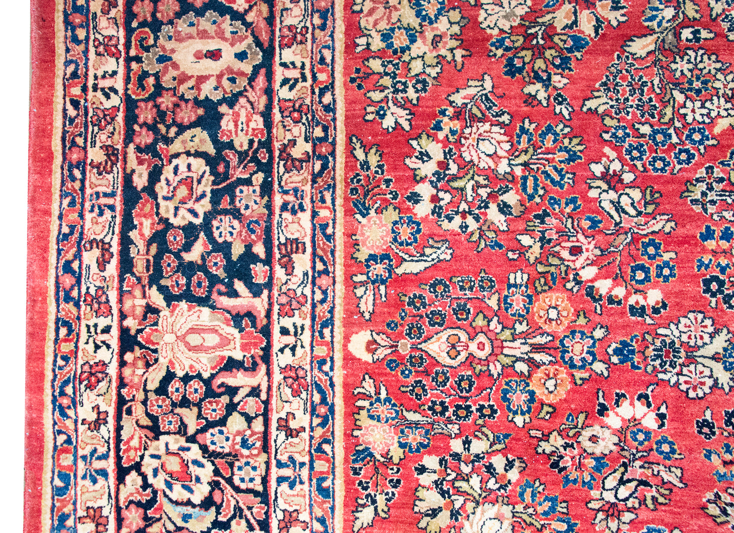 Early 20th Century Persian Sarouk Rug For Sale