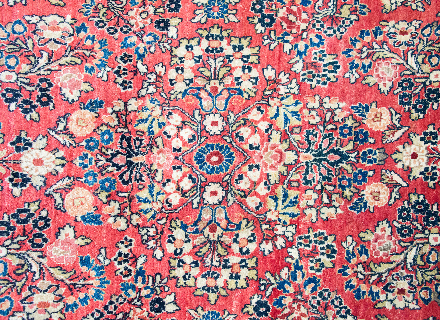 Early 20th Century Persian Sarouk Rug For Sale