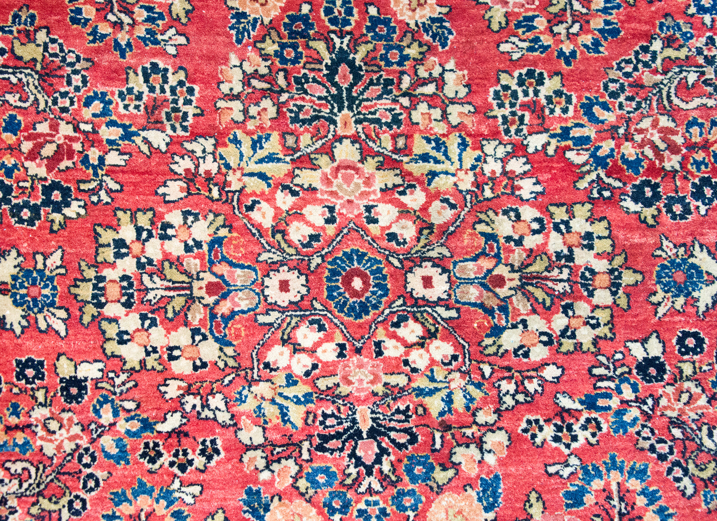 Early 20th Century Persian Sarouk Rug For Sale