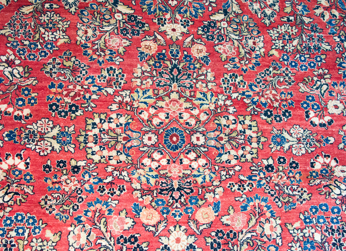 Early 20th Century Persian Sarouk Rug For Sale