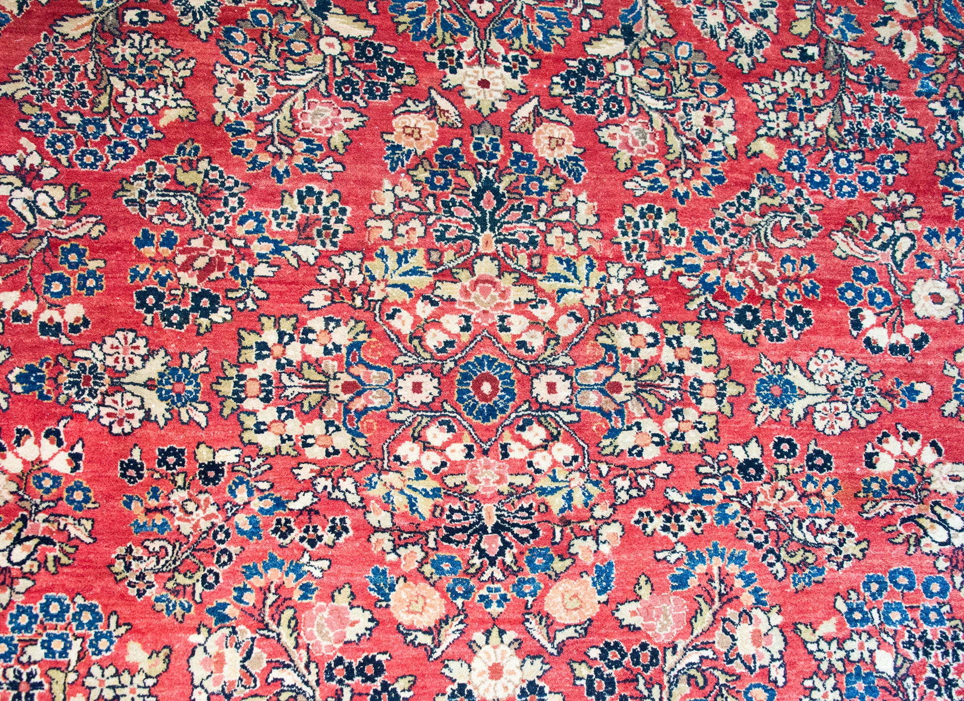 Early 20th Century Persian Sarouk Rug For Sale