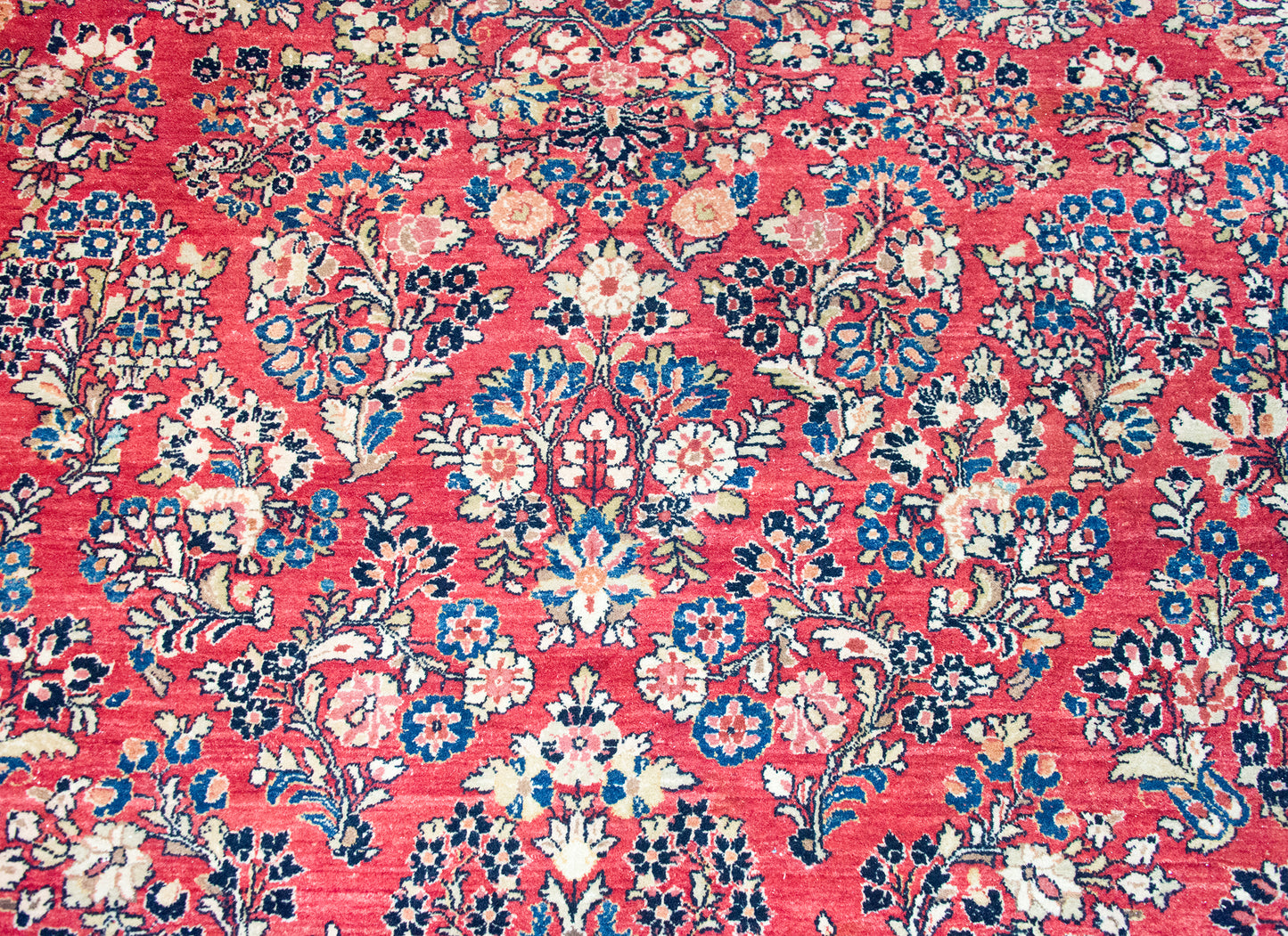 Early 20th Century Persian Sarouk Rug For Sale