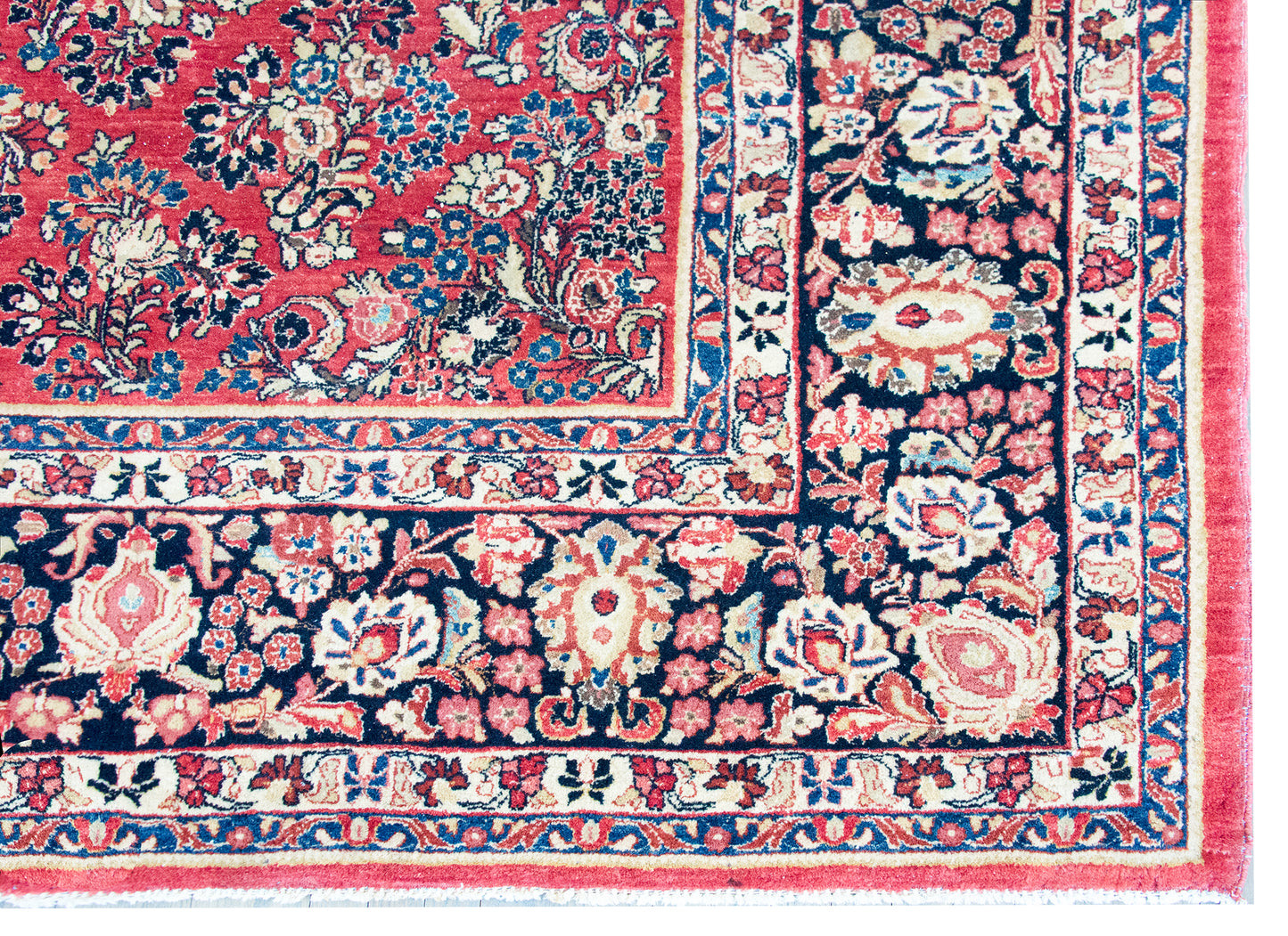 Early 20th Century Persian Sarouk Rug For Sale