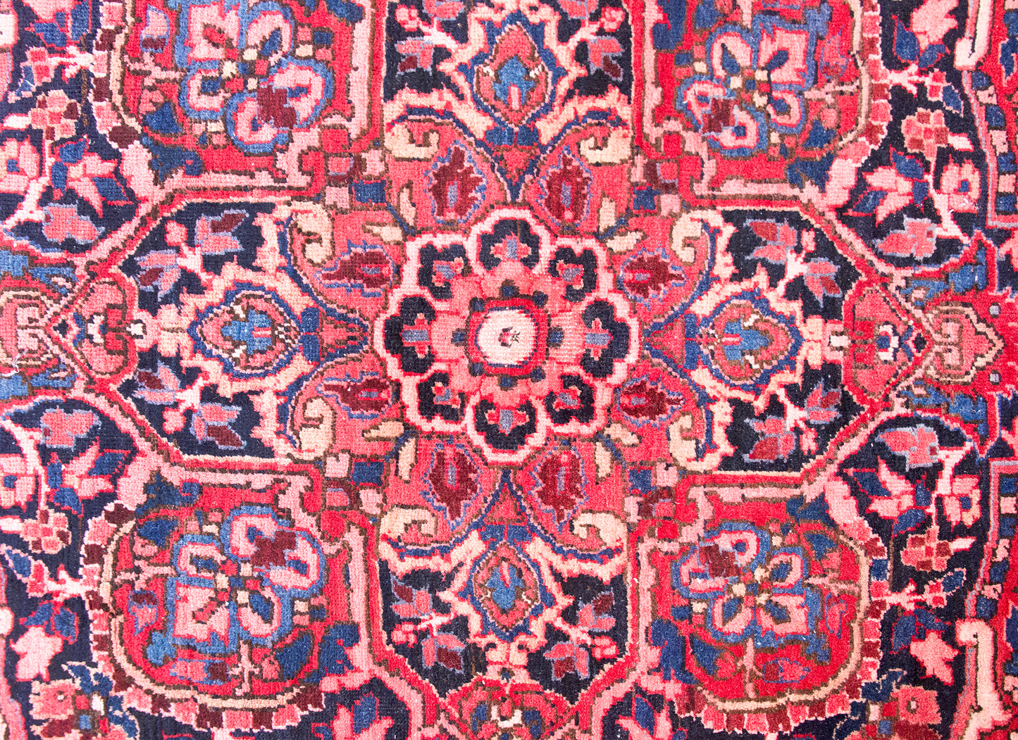Mid 20th Century Persian Heriz Rug For Sale