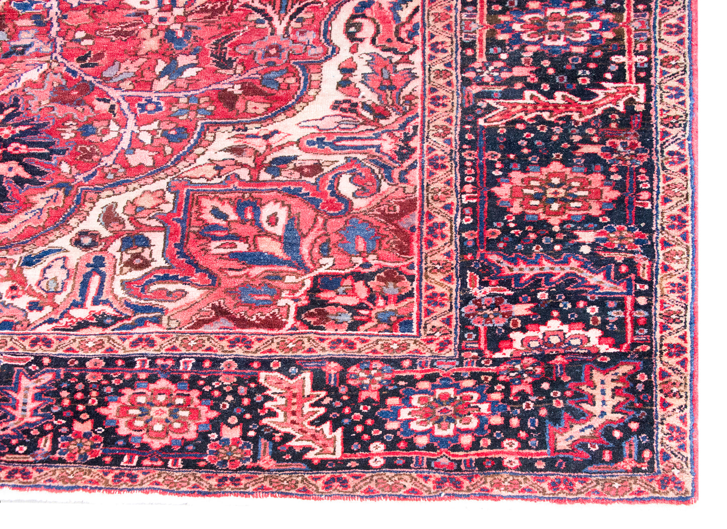 Mid 20th Century Persian Heriz Rug For Sale