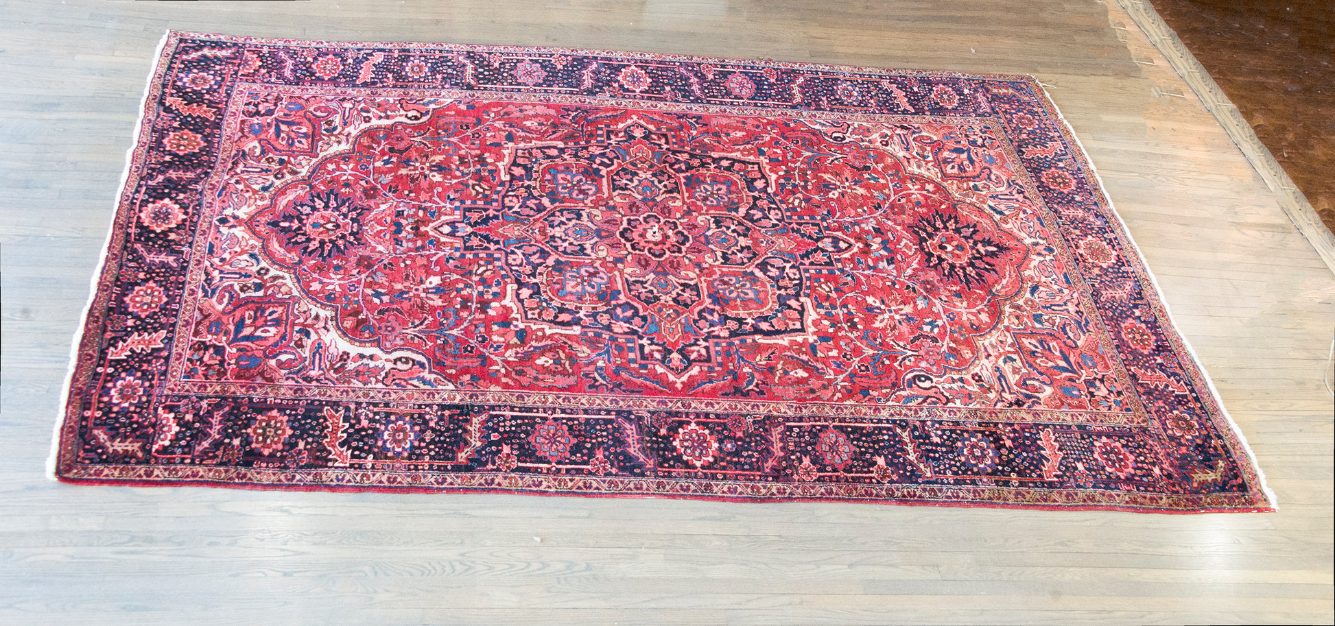 Mid 20th Century Persian Heriz Rug For Sale