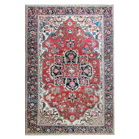 Late 19th Century Persian Serapi Rug For Sale