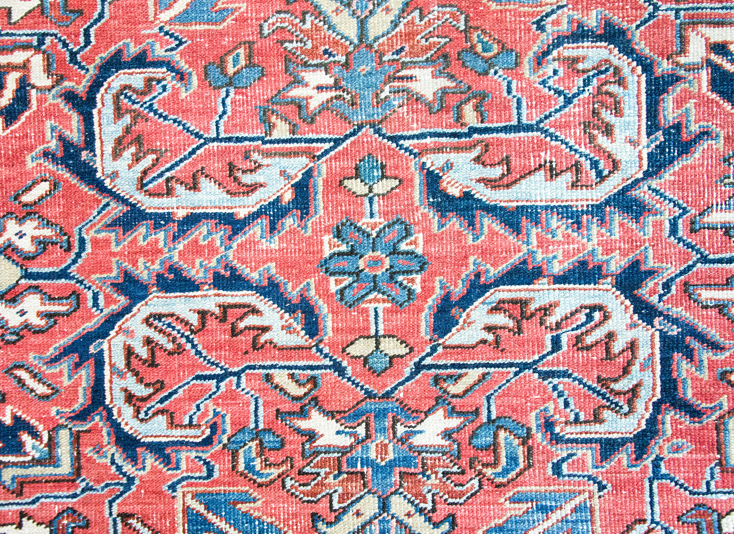 Early 20th Century Persian Heriz Rug For Sale