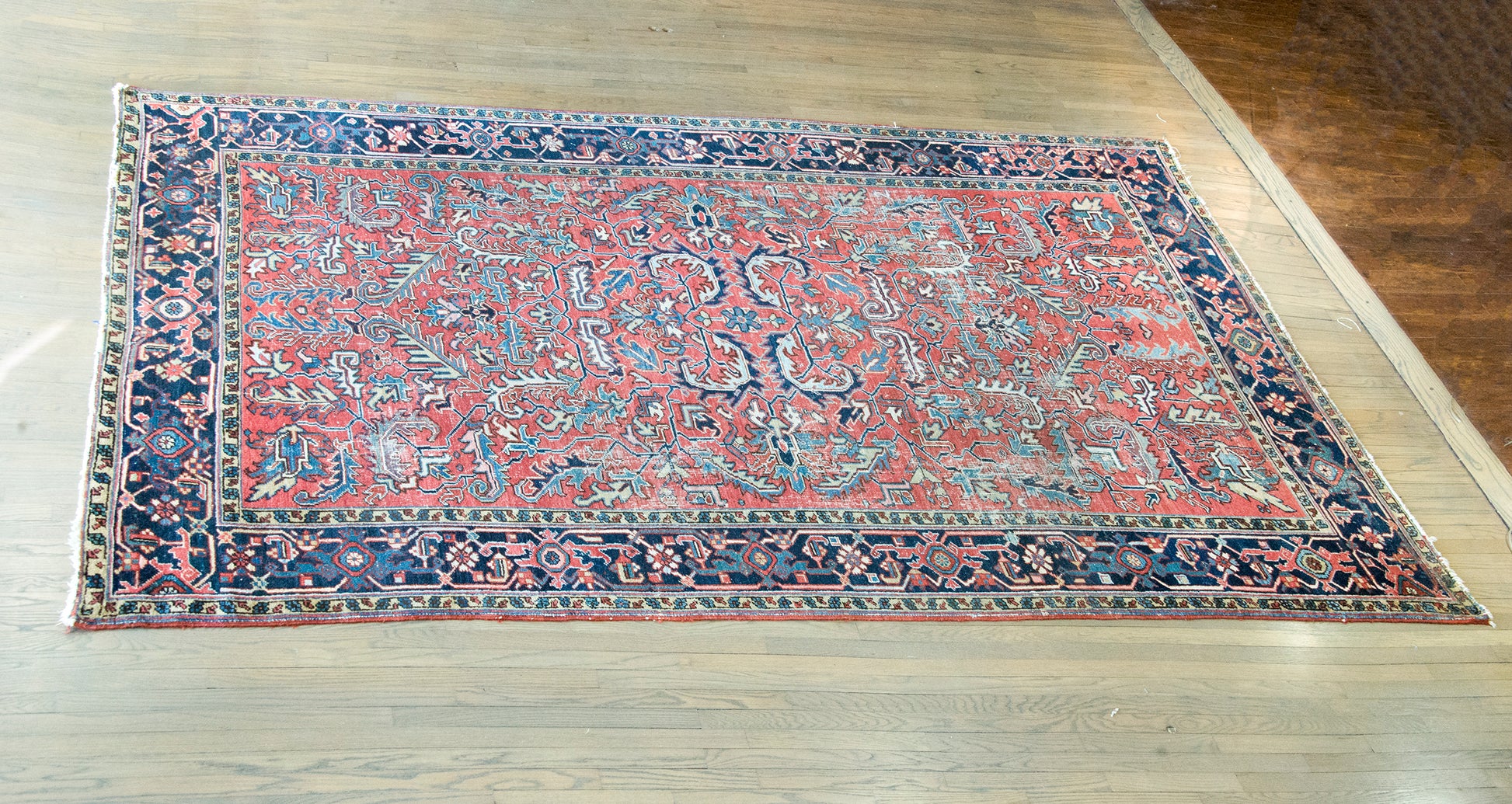 Early 20th Century Persian Heriz Rug For Sale