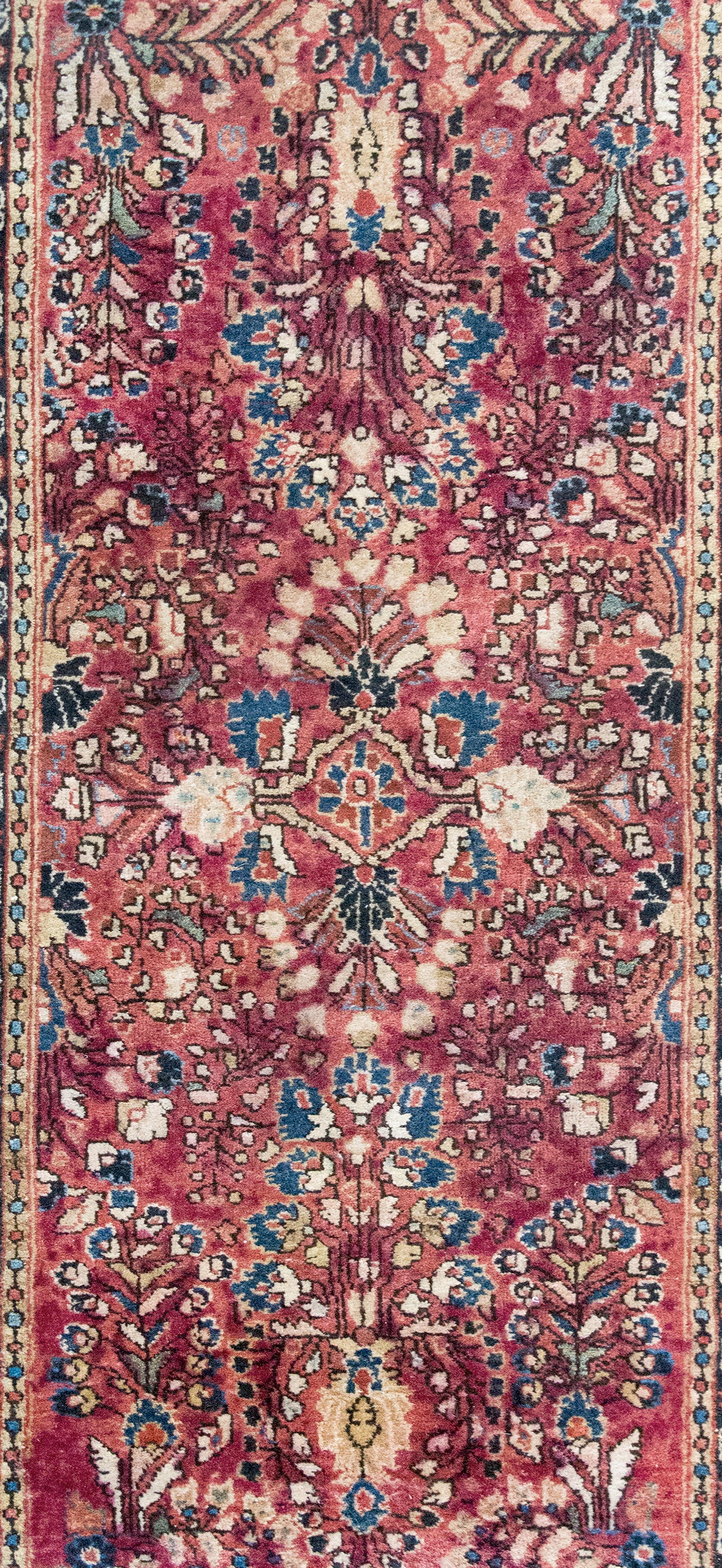 Early 20th Century Persian Sarouk Rug For Sale