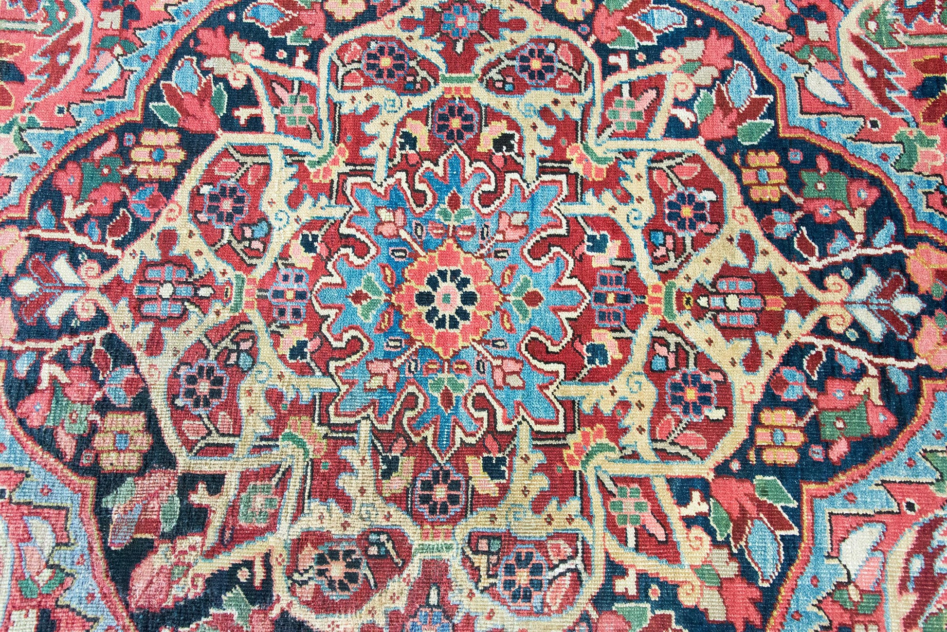 Early 20th Century Persian Heriz Rug For Sale