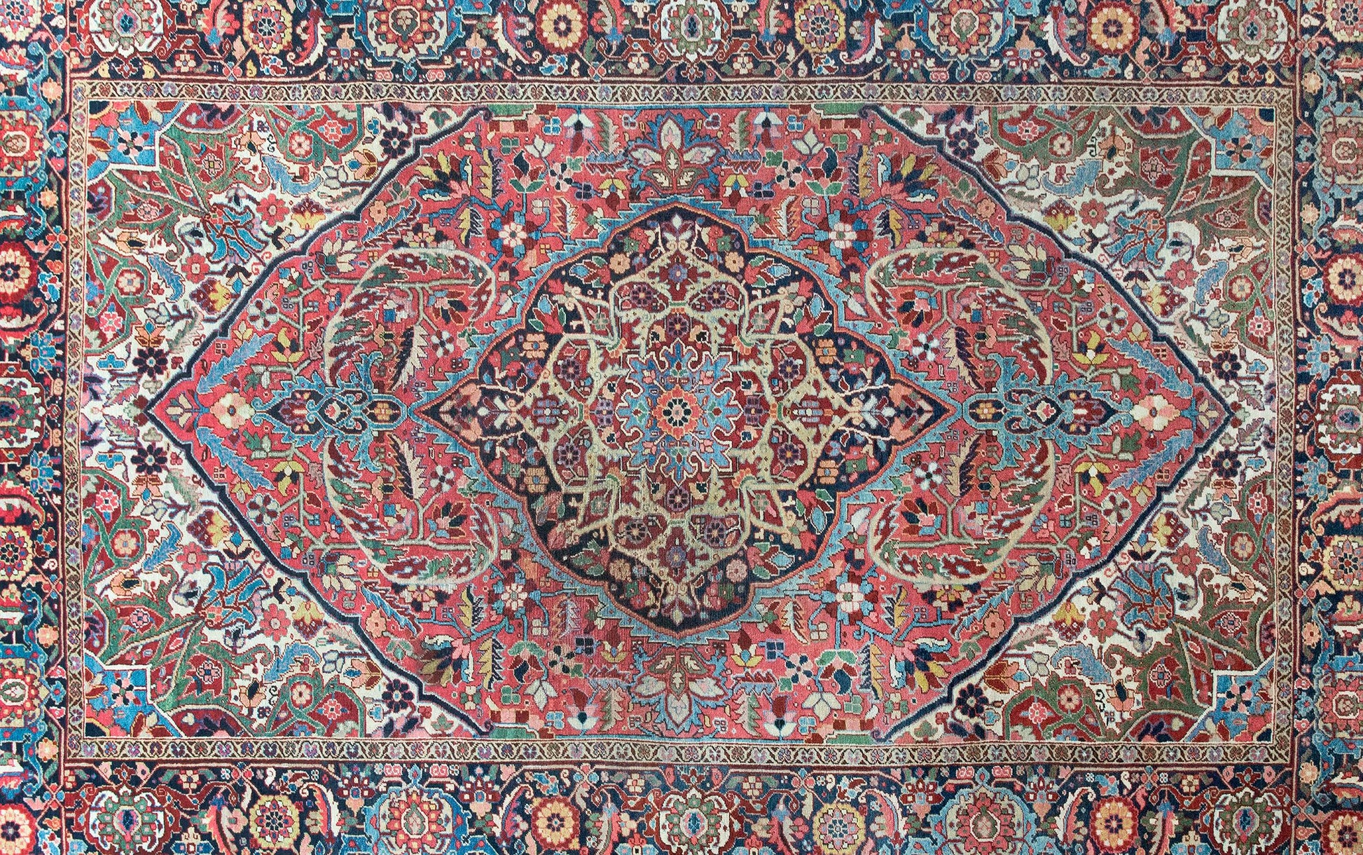 Early 20th Century Persian Heriz Rug For Sale