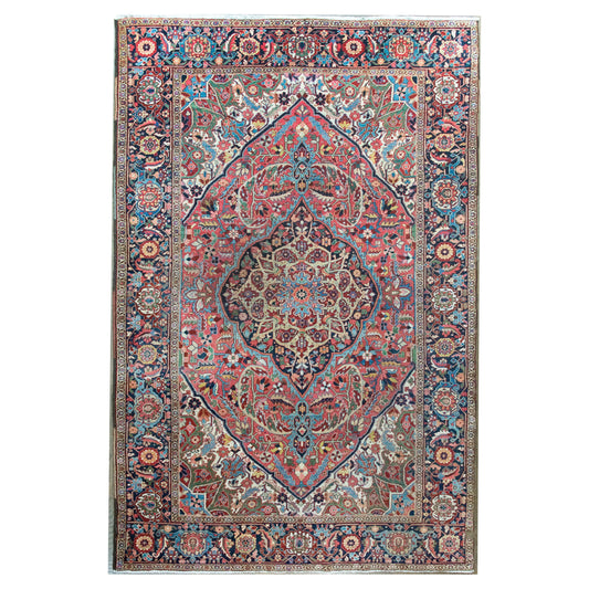 Early 20th Century Persian Heriz Rug For Sale