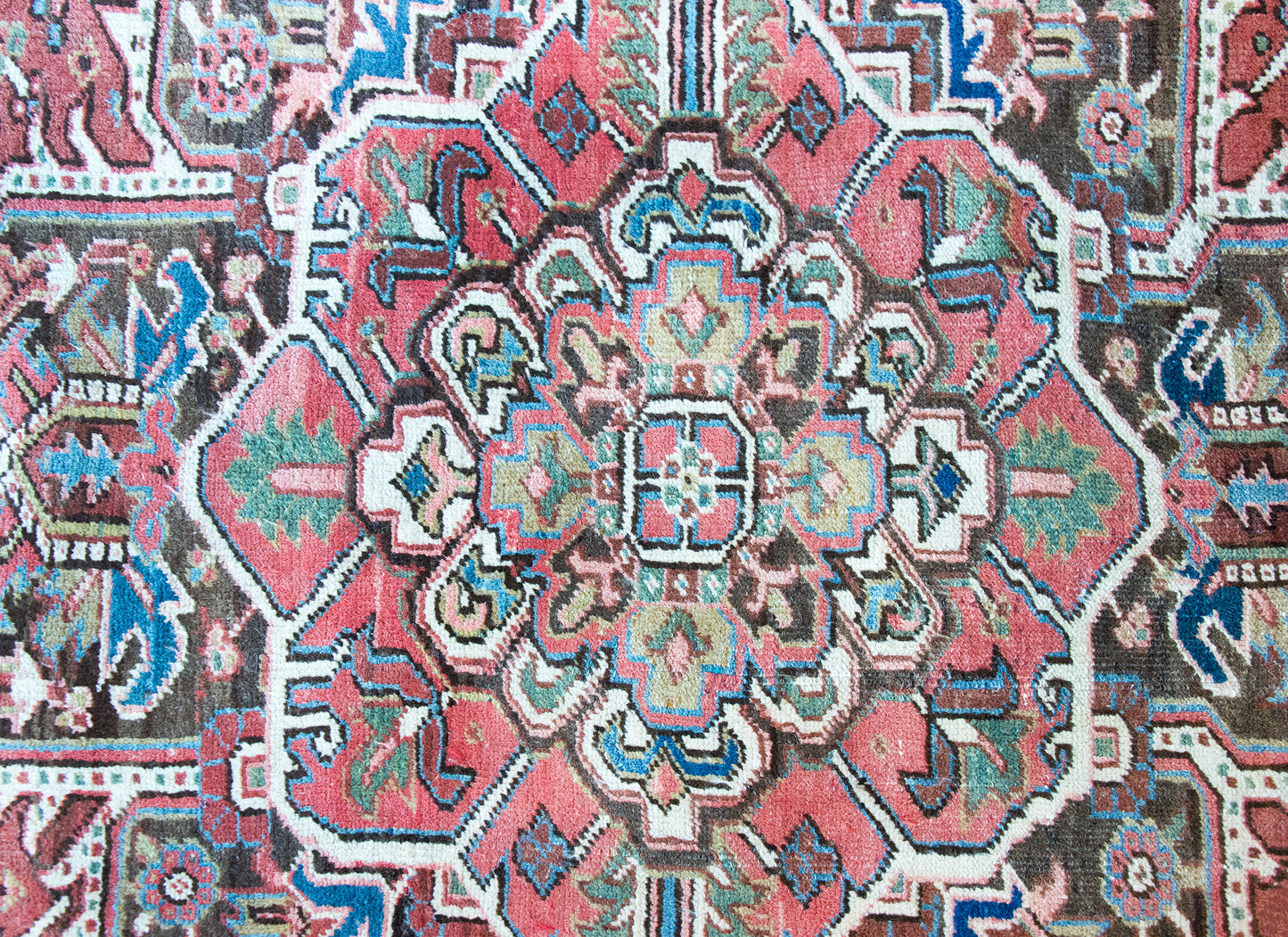 Mid 20th Century Persian Heriz Rug For Sale