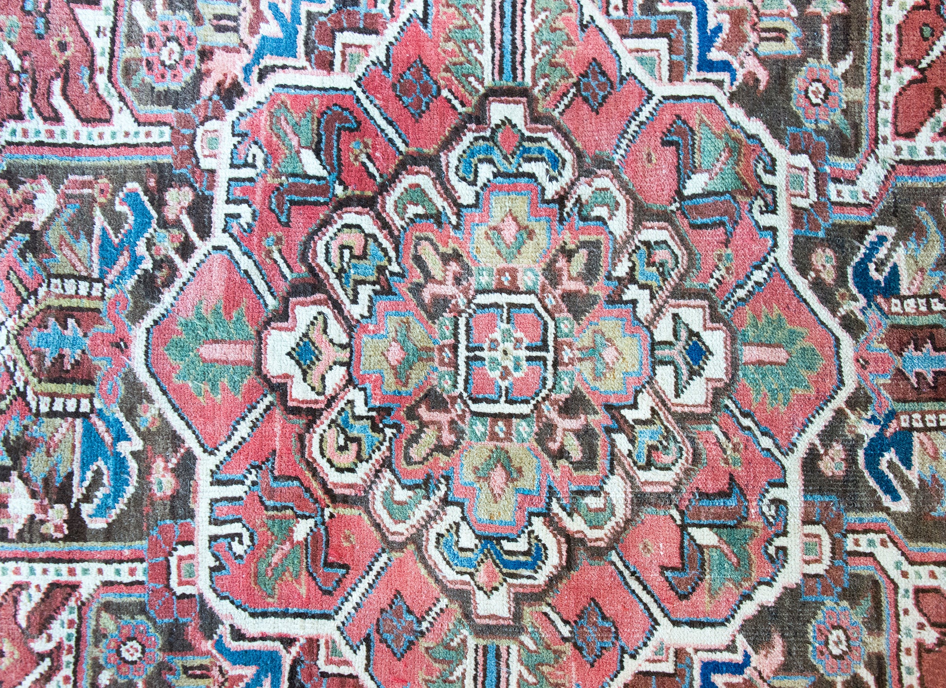 Mid 20th Century Persian Heriz Rug For Sale