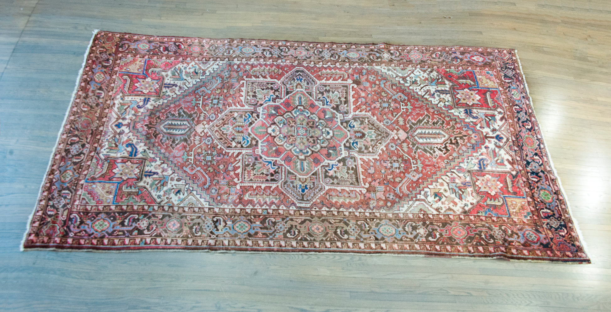 Mid 20th Century Persian Heriz Rug For Sale